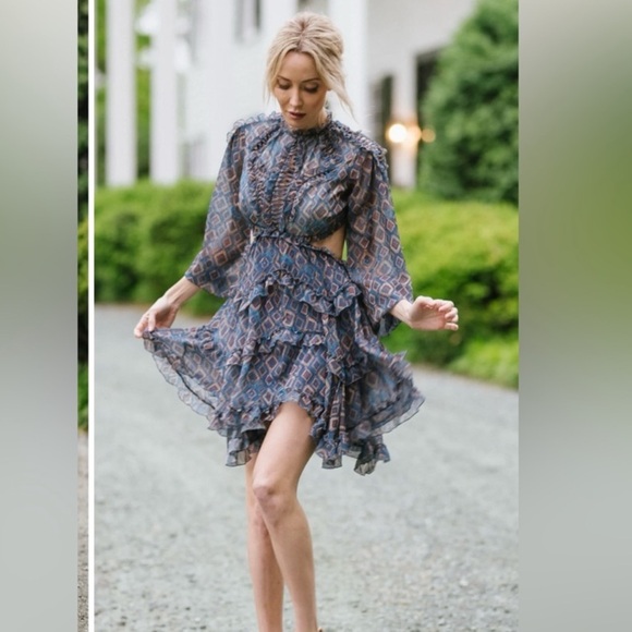 sukiso Dresses & Skirts - SUKISO Ellian dress size L